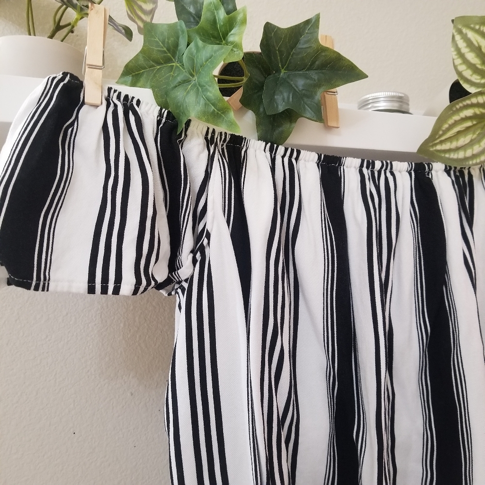 SALE❗️4 for $20 Cute Stripe Off-Shoulder Crop top - Picture 4 of 7